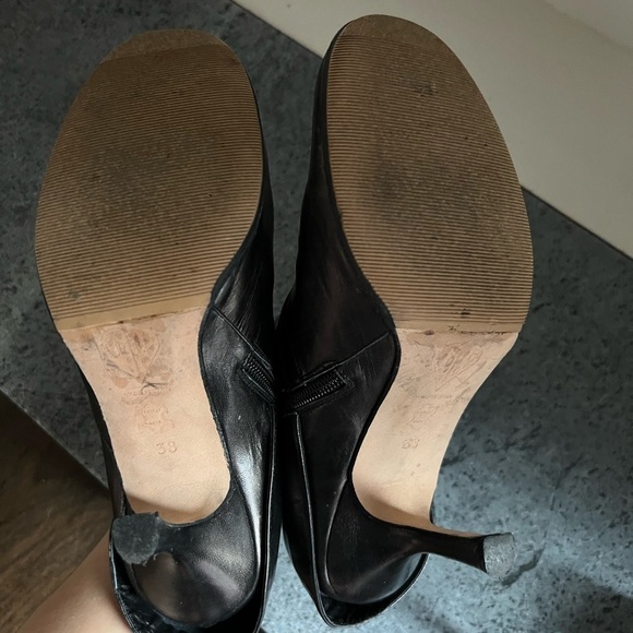 Terry de Havilland leather ankle boots with cuff detail - Picture 8 of 8